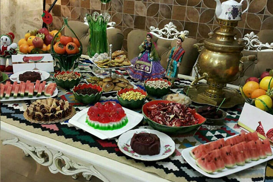 تزیین سفره شب یلدا برای عروس